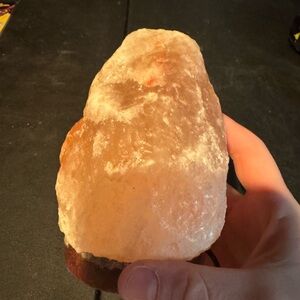 Salt lamp color changing